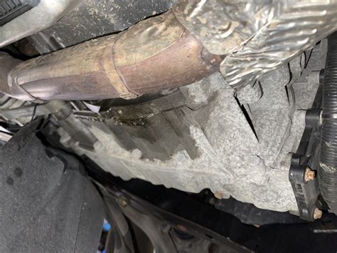 Car Leaking Oil between Transmission And Engine:。